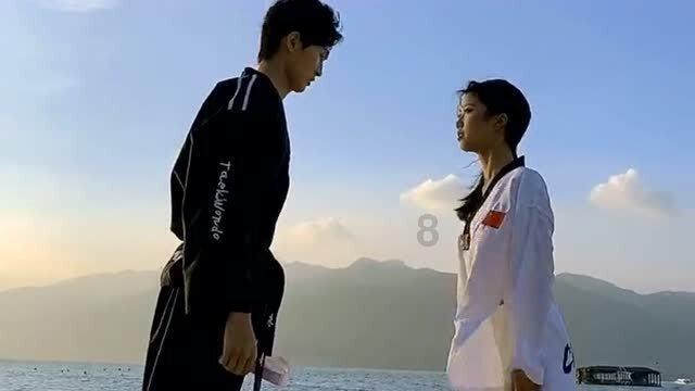 救援聪明的小女生