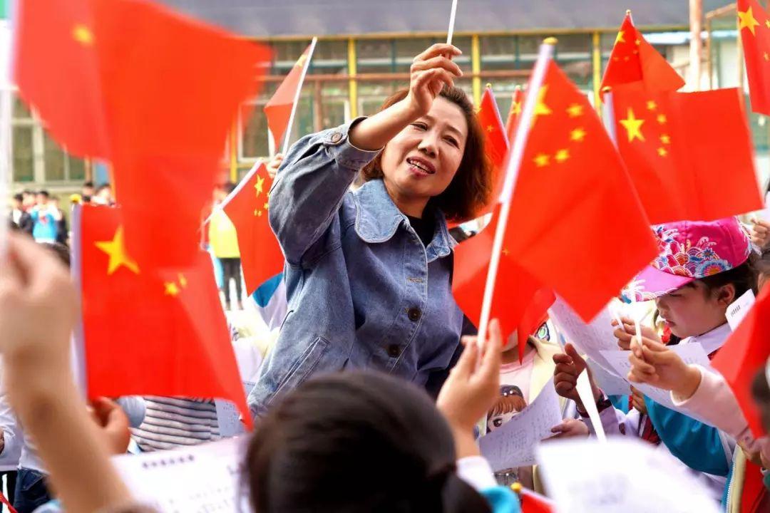 LOL这游戏是正常人玩的？感觉玩这游戏的人都是不正常的人玩的！那些喷子都以为自己是天才以为自己无敌游戏画面