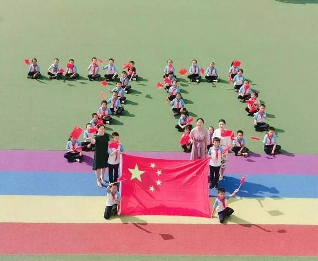 这件派克服30左右的人穿显老吗？