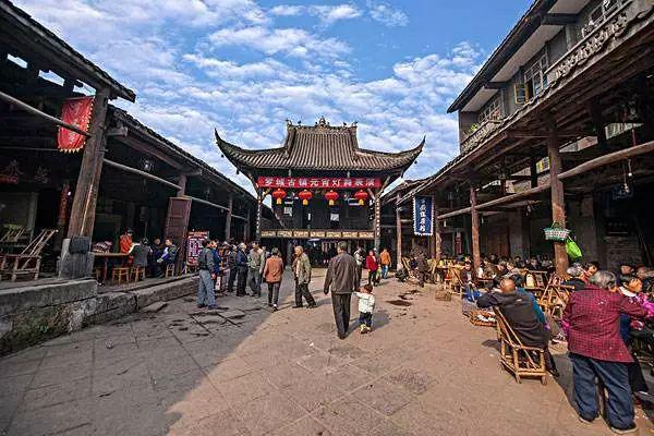 习近平向中法建交60周年招待会发表视频致辞